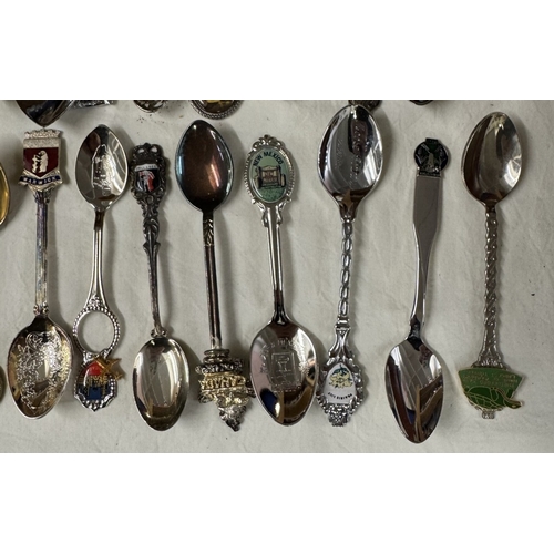 1909 - A collection of tourist collectors spoons & a quantity of thimbles