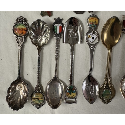 1909 - A collection of tourist collectors spoons & a quantity of thimbles