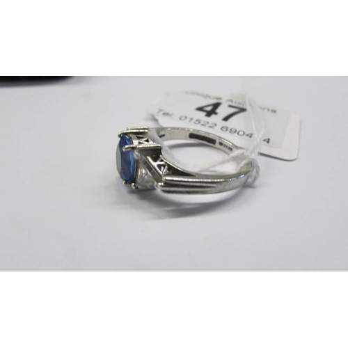 47 - A silver ring set blue stone, size T, 5.3 grams.