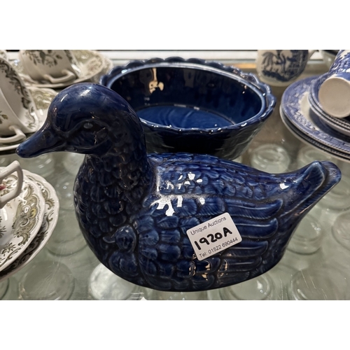 1920A - A blue glazed ceramic duck egg storage pot