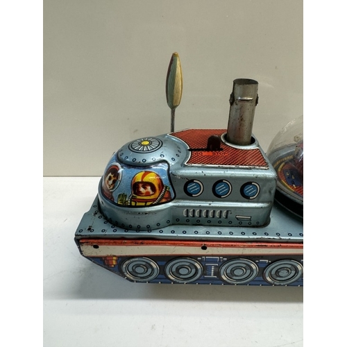 364 - A Japanese Yoshiya tinplate clockwork moon explorer tank