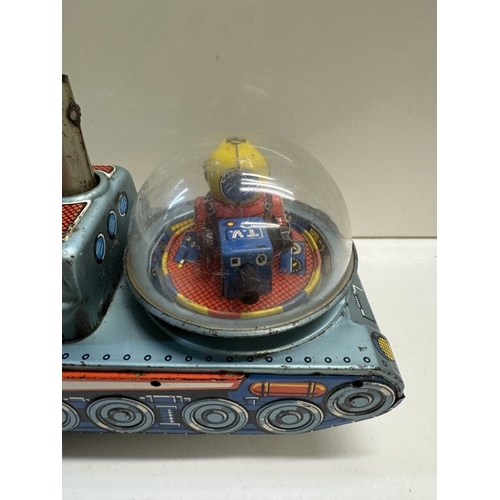 364 - A Japanese Yoshiya tinplate clockwork moon explorer tank