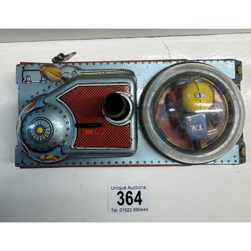 364 - A Japanese Yoshiya tinplate clockwork moon explorer tank