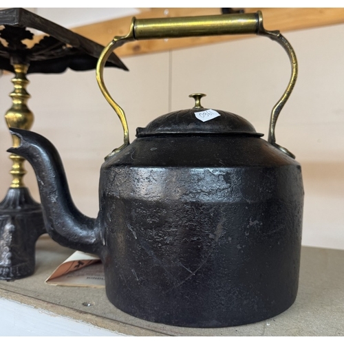 372 - A Victorian brass & iron trivet & a cast iron range kettle