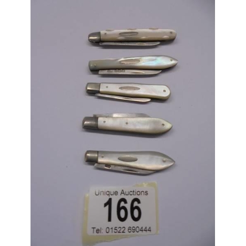 166 - Five silver and mother-of-pearl fruit knives.