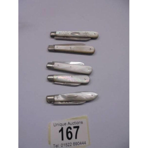 167 - Five silver and mother-of-pearl fruit knives.