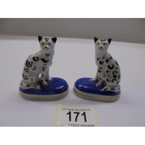 171 - A pair of small Staffordshire style cats.