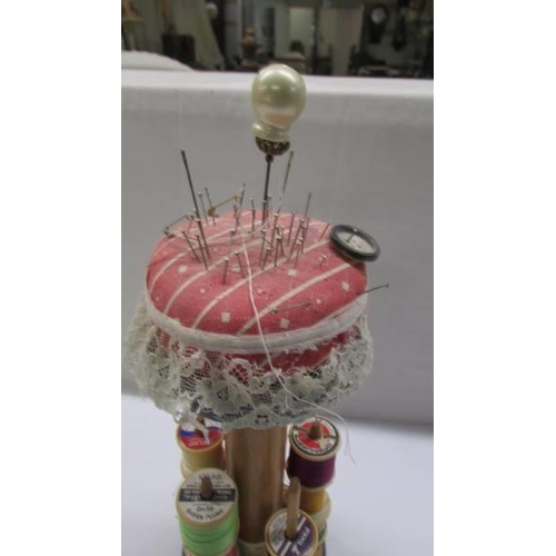 188 - An old pin cushion/cotton reel.