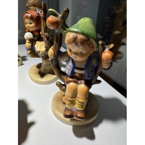 381 - 7 Vintage Goebel figures