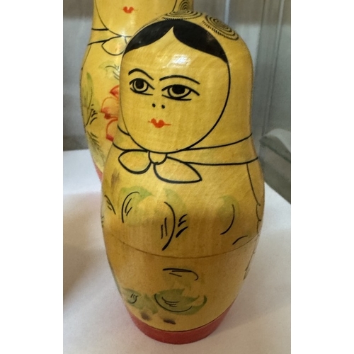 384 - A set of 6 Russian dolls