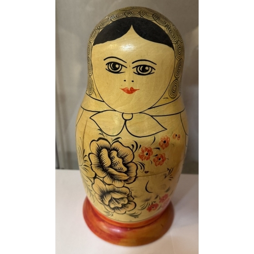 384 - A set of 6 Russian dolls