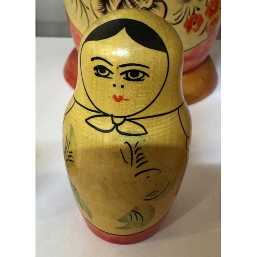 384 - A set of 6 Russian dolls