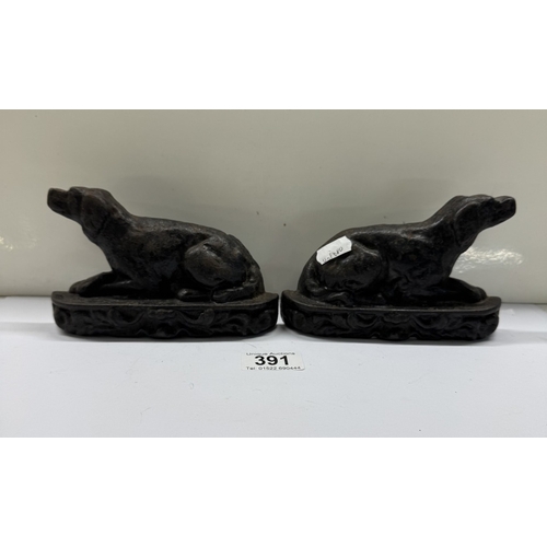 391 - A pair of Victorian metal dogs. Left / right