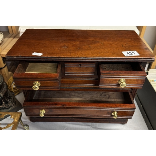 423 - An Edwardian mahogany specimen chest with brass knobs