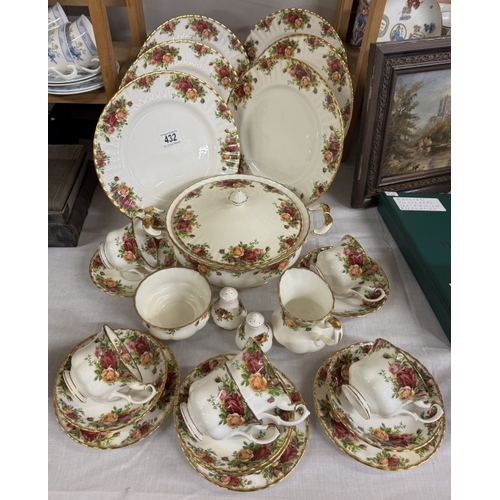 432 - Approximately 25 pieces of Royal Albert Old Country roses Dinnerware