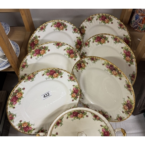 432 - Approximately 25 pieces of Royal Albert Old Country roses Dinnerware