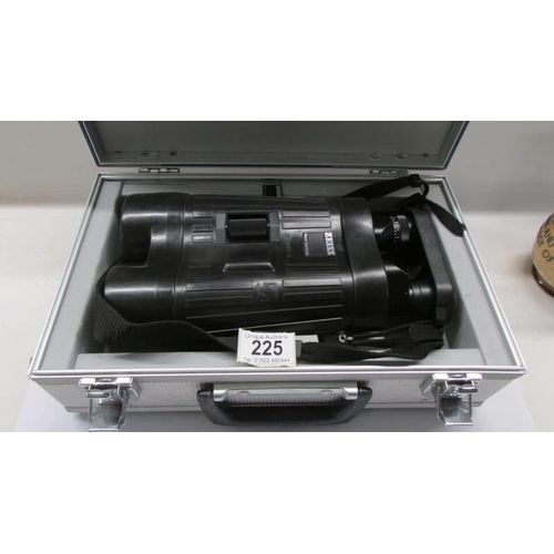 225 - Carl Zeiss 20 x 60's stabilized binoculars in original case, serial no. 527107.