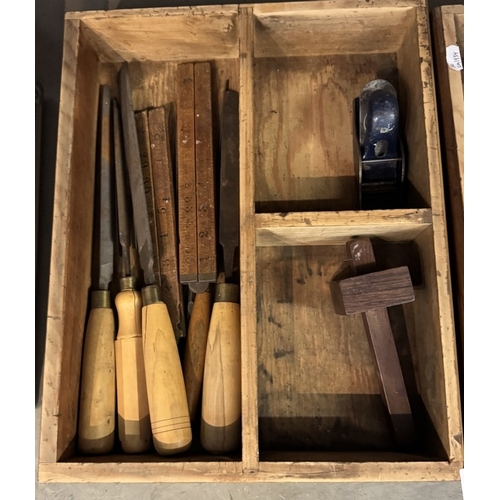 444 - A quantity of vintage tools