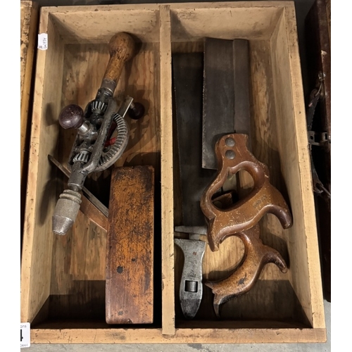 444 - A quantity of vintage tools