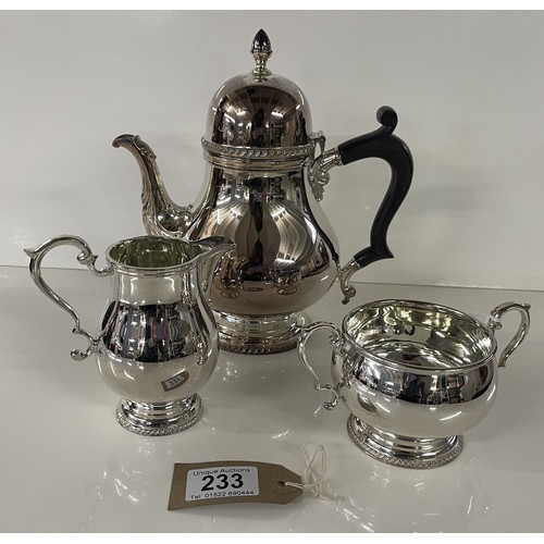 233 - A silver Tea set (bowl & Jug 9.5oz / 420g aprox) (Teapot 840g / 1lb 8.5oz aprox)