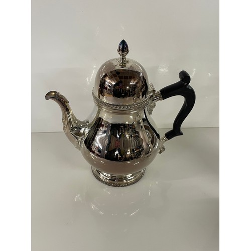 233 - A silver Tea set (bowl & Jug 9.5oz / 420g aprox) (Teapot 840g / 1lb 8.5oz aprox)