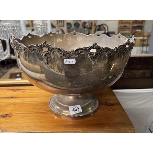 469 - A large silver plated punch bowl & a large silver plate tray, diameter 52cm