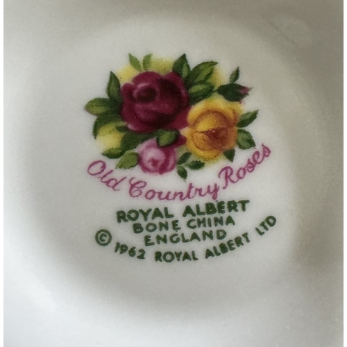 471 - A collection of Royal Albert Old Country Roses china