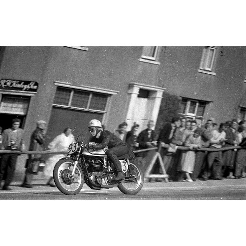 250 - Isle of Man TT – Small box containing 16 uncut rolls of 35mm negatives consisting of over 500 images... 