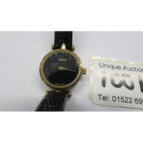 100L - A Gucci ladies wrist watch.