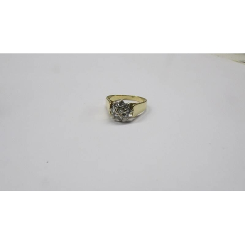 100U - A diamond ring, bright diamonds in a cluster design, HM 18ct London 1979, tapering shoulders, size K... 