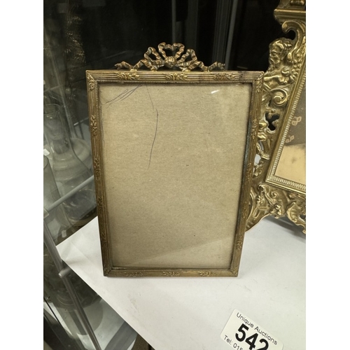 542 - 3 decorative ornate picture frames