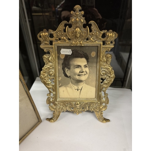 542 - 3 decorative ornate picture frames