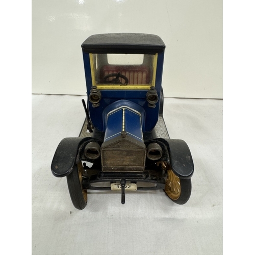 555 - A Schuco 1227 Ford model T coupe tin plate clockwork car, working (no key)