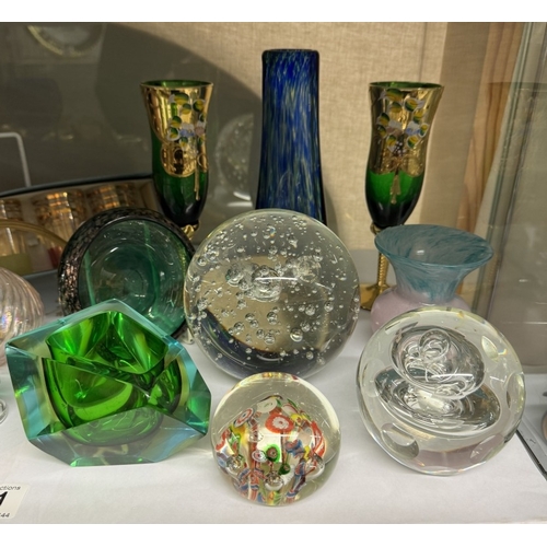 561 - A good lot of art glass including paperweights etc.