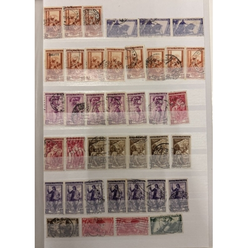 564 - 5 stamp albums of world & German stamps