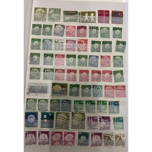 564 - 5 stamp albums of world & German stamps