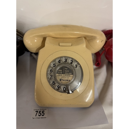 755 - 3 vintage telephones