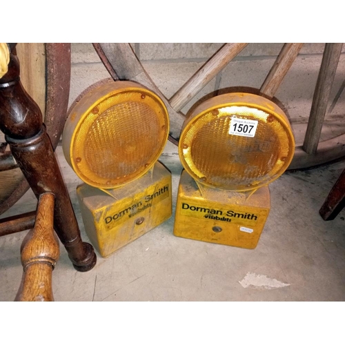 1507 - 2 Domain Smith warning lamps