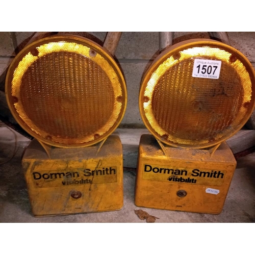 1507 - 2 Domain Smith warning lamps