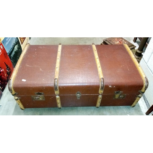 1517 - A large vintage trunk