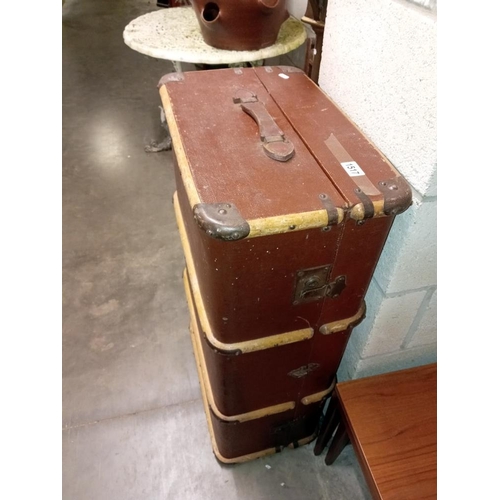 1517 - A large vintage trunk