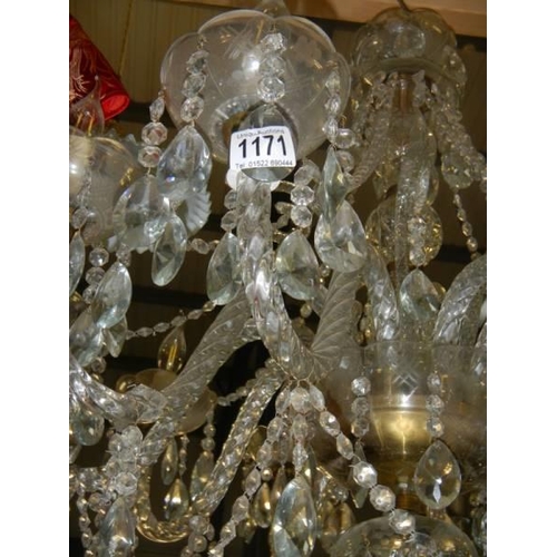 1171 - A good quality 10 light glass chandelier. Fully restored.