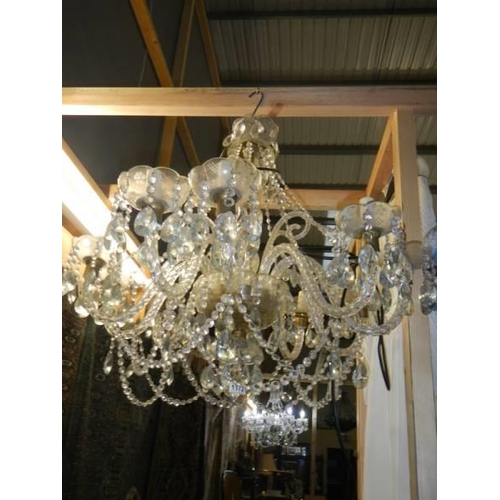 1173 - A good quality 10 light glass chandelier. Fully restored.