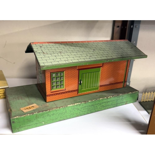 808 - 2 Hornby O gauge platform goods buildings