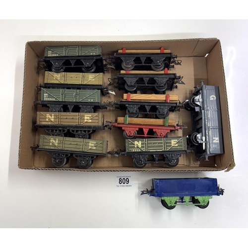 809 - A quantity of Hornby O gauge rolling stock including wagons & flat wagons with planks etc.