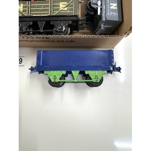 809 - A quantity of Hornby O gauge rolling stock including wagons & flat wagons with planks etc.