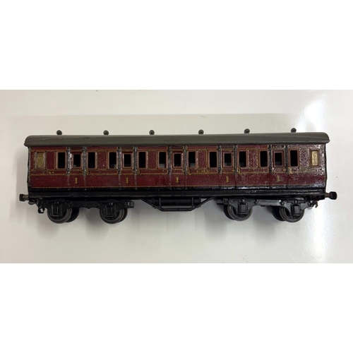 810 - 2 Hornby O gauge long LMS coaches