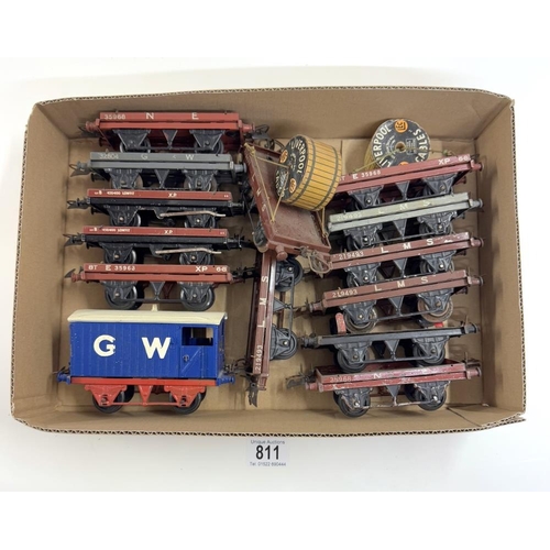 811 - A quantity of Hornby O gauge flat wagons etc.