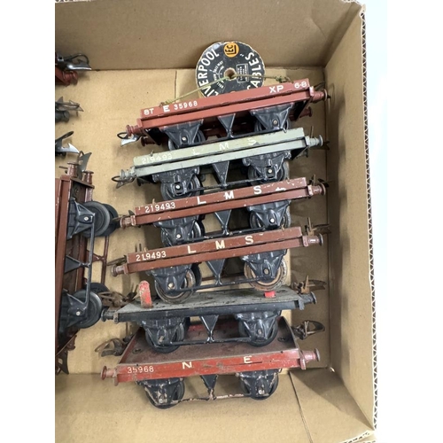 811 - A quantity of Hornby O gauge flat wagons etc.