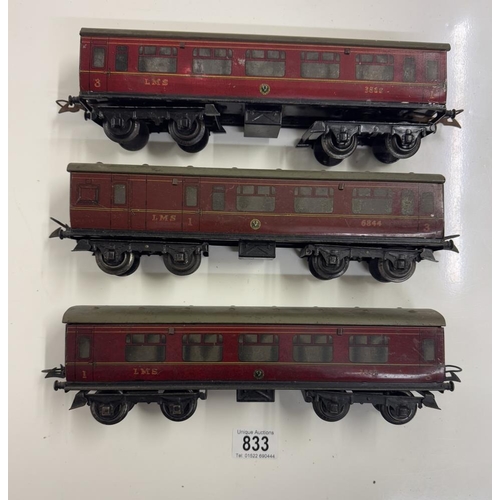 833 - 3 Hornby O gauge LMS coaches